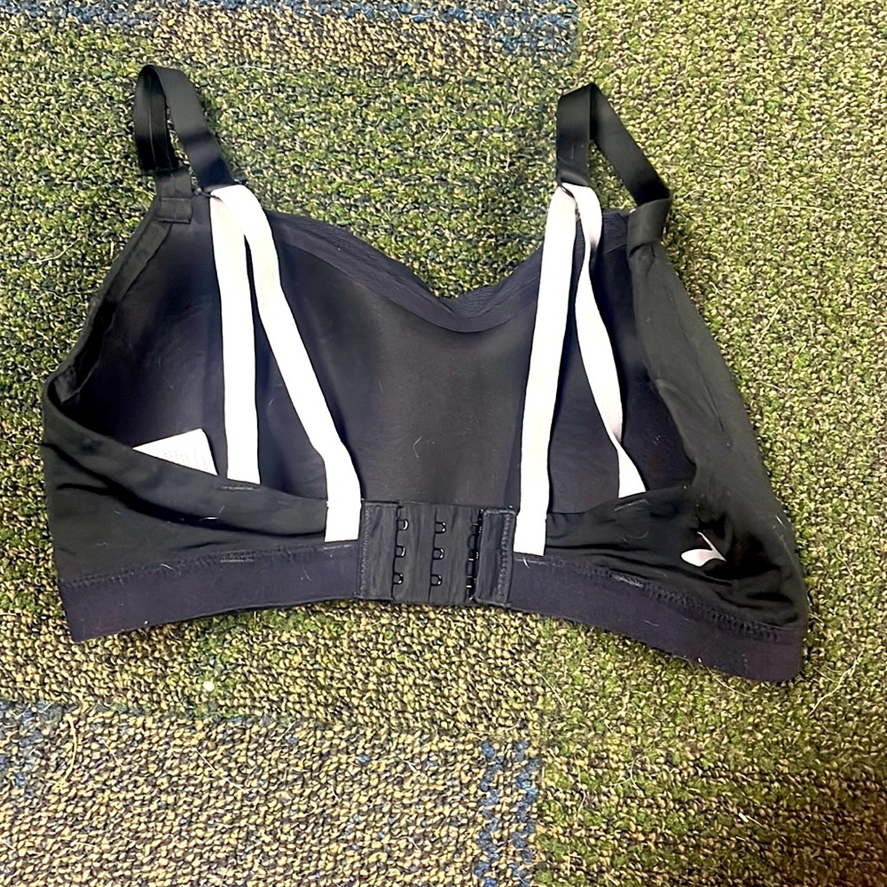 Women’s sports bra